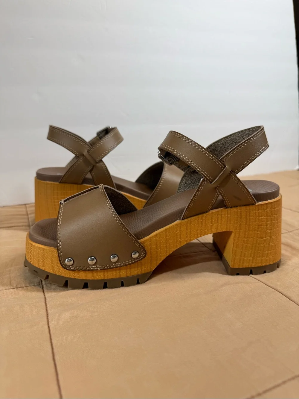MÍA Brown Leather Block Heel Sandals with Adjustable Ankle Strap